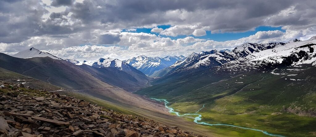 Pakistan to China by Bus< Faisal Movers, Babusar Top